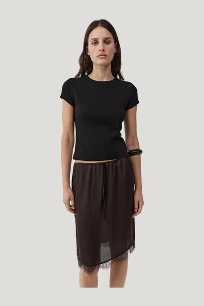 Fine Lace Skirt - Bark — model front