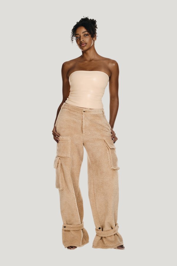 Fluffy pants in Latte — model front