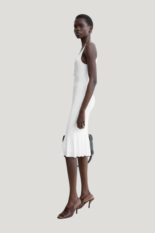 Fluted hem dress optic — model side