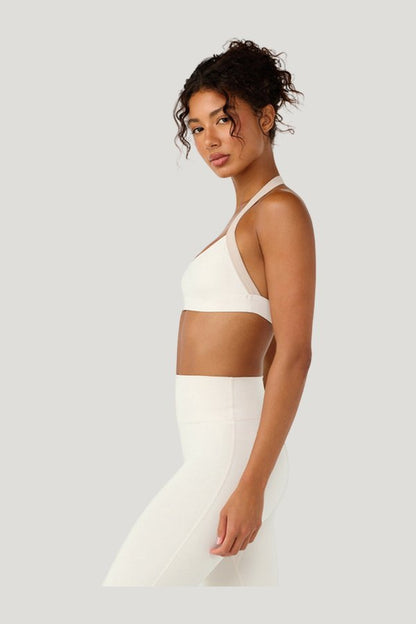 Form Alani Crop | Vanilla Two Tone — model side