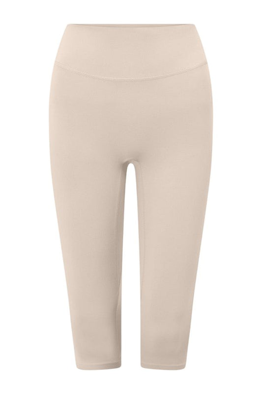 Form Invisible Scrunch Capri Leggings | Fawn — packshot