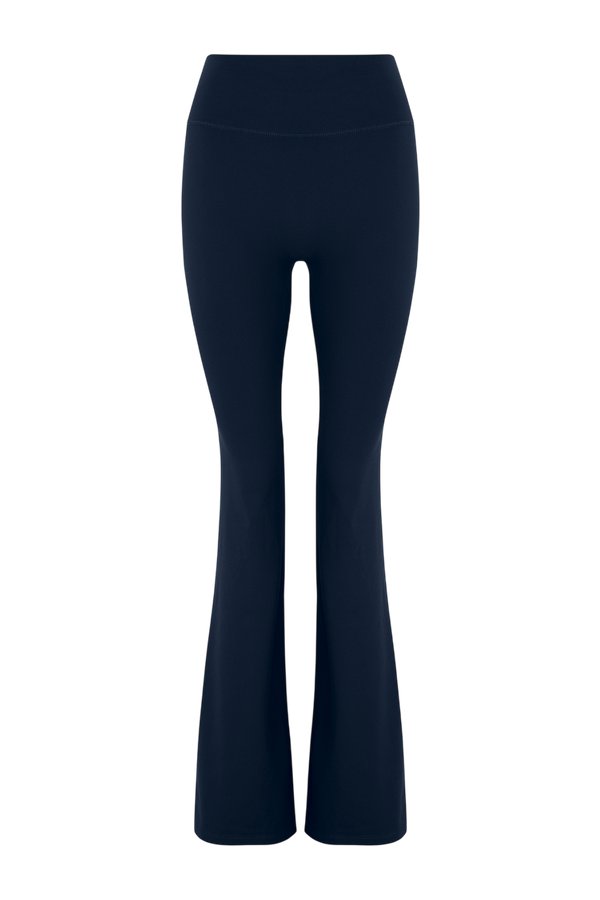 Form Invisible Scrunch Flare Leggings — packshot