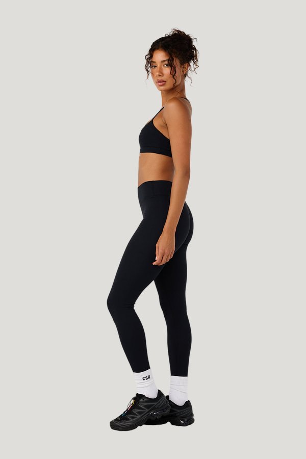 Form Invisible Scrunch Leggings — model side