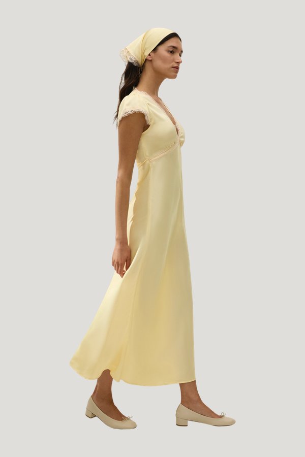 Gala Maxi Dress Lucia Lace — model side