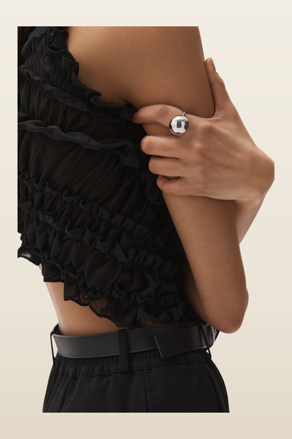 Globe Ring — model back