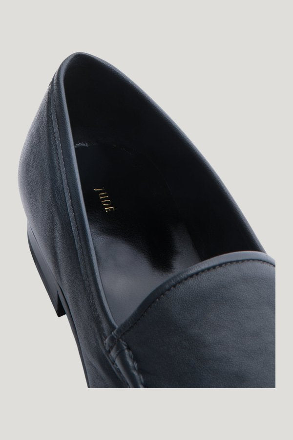 gomper loafer in stone leather — extra