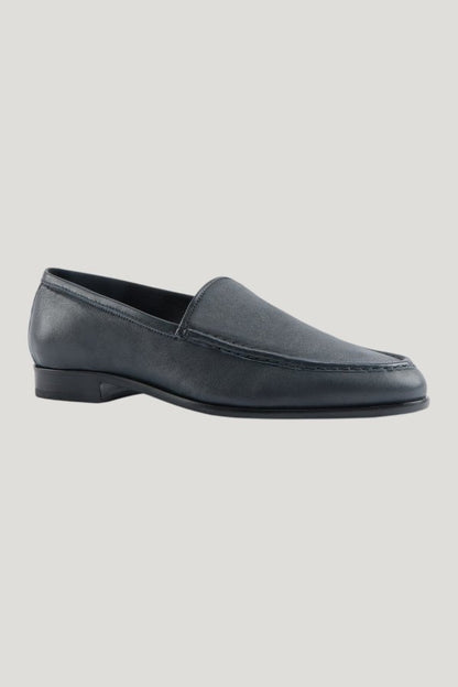 gomper loafer in stone leather — model front
