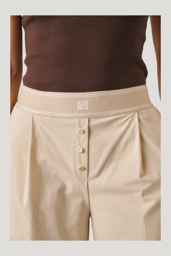 The Everyday Trousers - Stone — model side