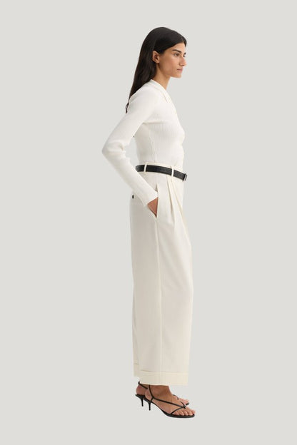 High-waist turn-up trousers — model side