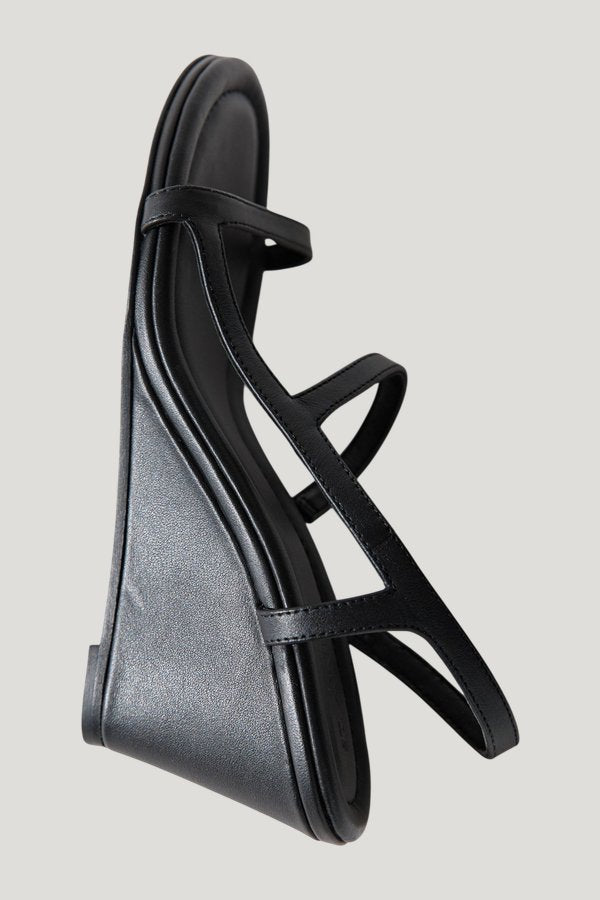 High Wedge — model side