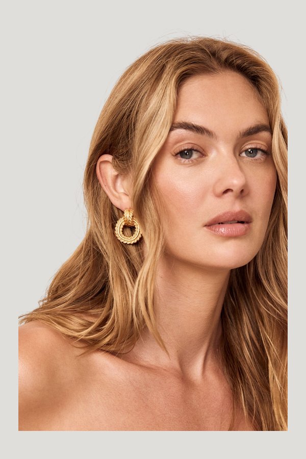 Holbox Earrings - Gold — model front