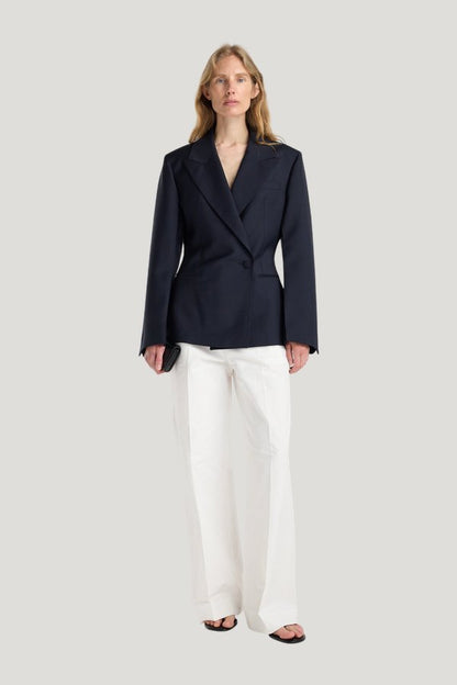 Hourglass shaped blazer — model front