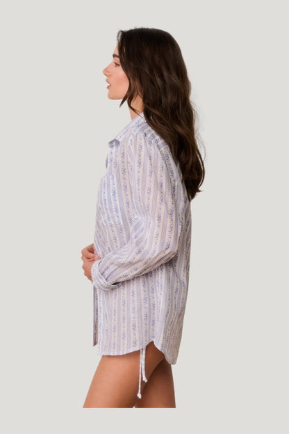 Hudley Unisex Shirt - DENIM SKY — model side