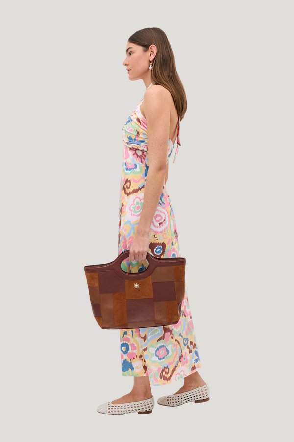 Ilyana - Ikat Bloom — model side