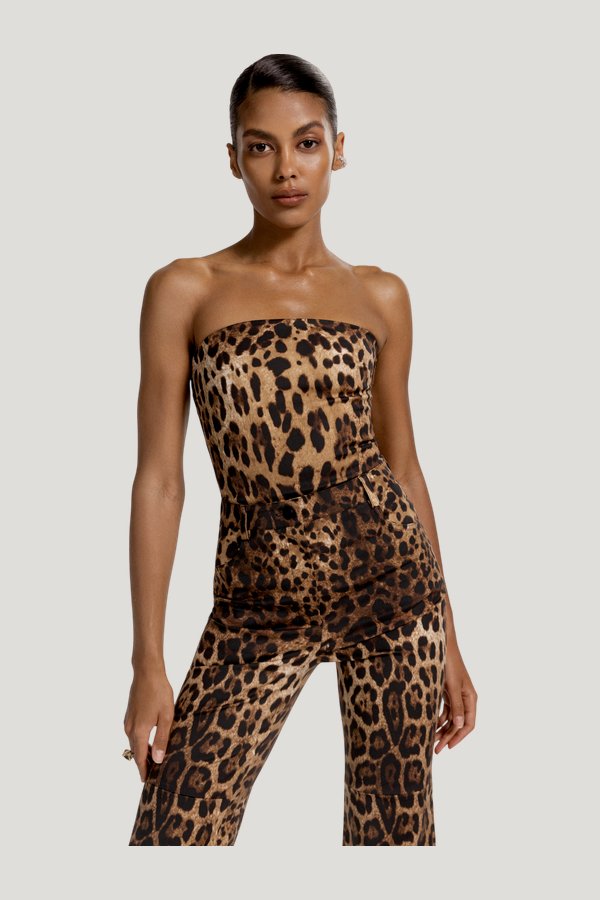 Killa pants in Leopard — model side