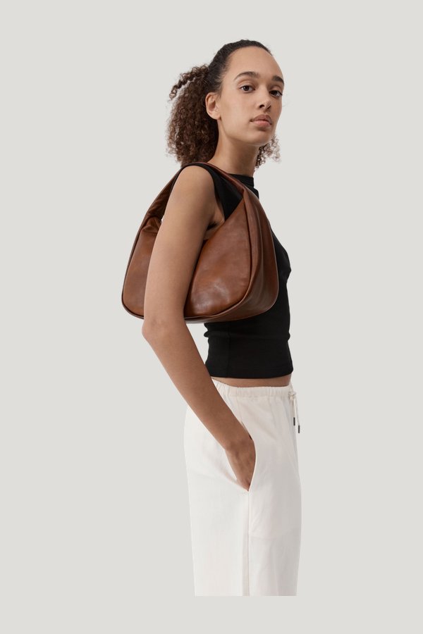 Large Bon Bon Bag - Chestnut — model side