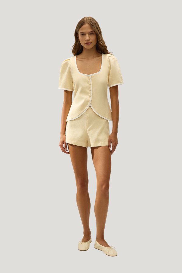 Lila Mini Short Butter — model front