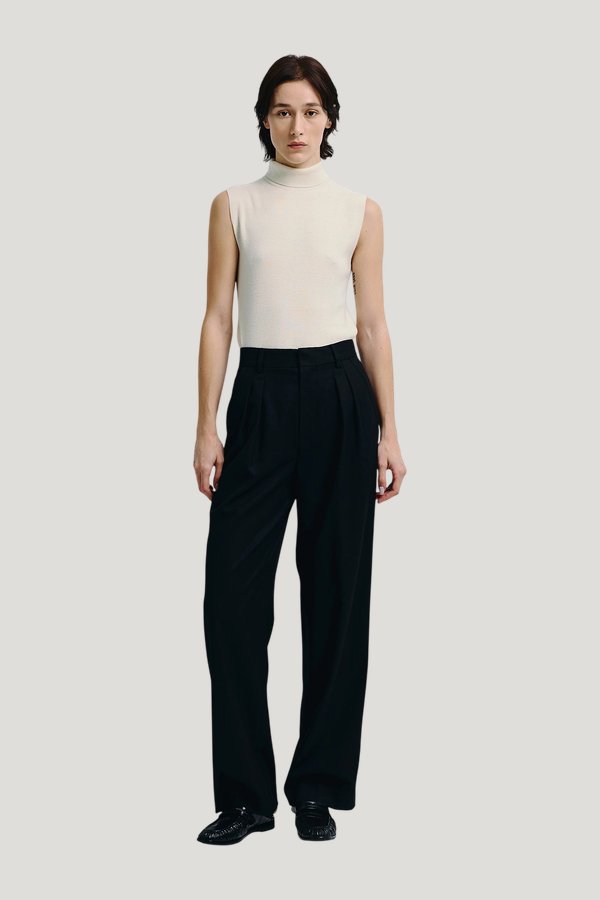 Lilou Sleeveless Turtleneck Top — carry 2