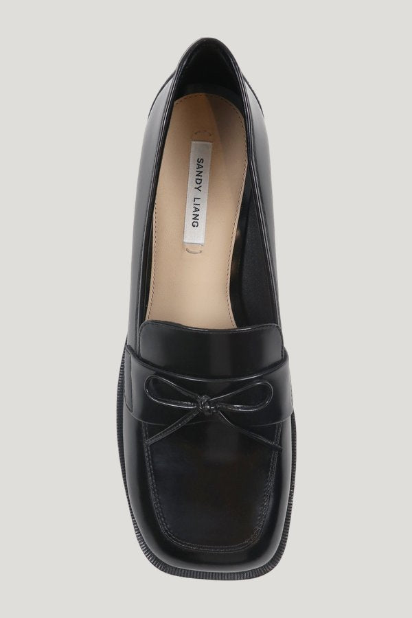 Loafer In Black Spazzolato — model front