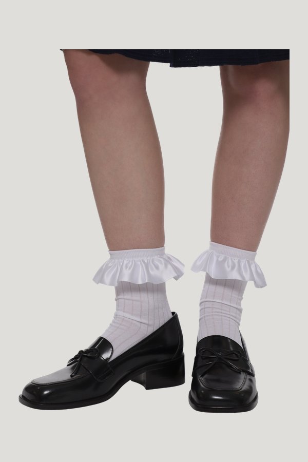 Loafer In Black Spazzolato — model side
