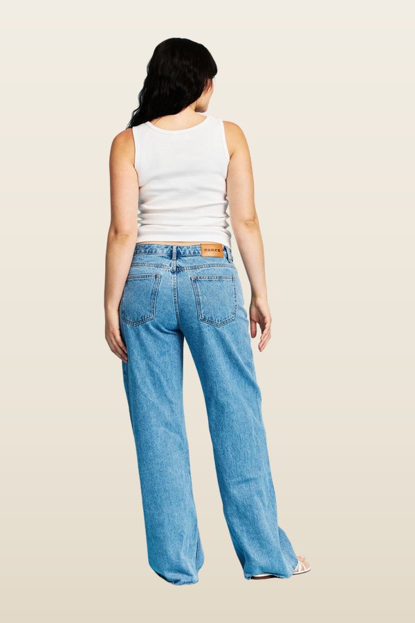Low Rise Baggy Jeans - Vintage Wash — model back