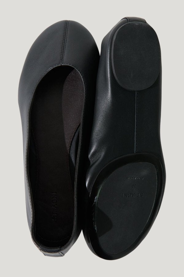 Low Scoop Ballet Flat — model front