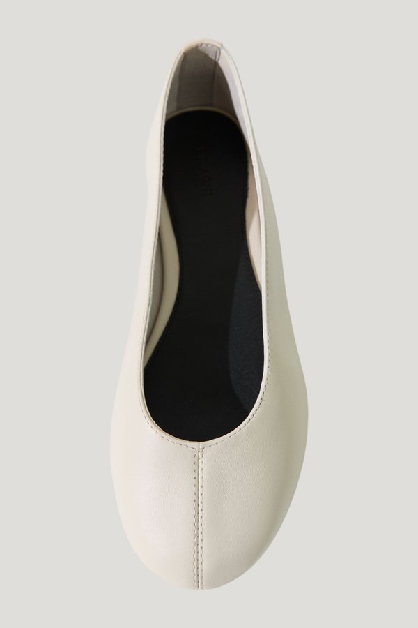 Low Scoop Ballet Flat — model front