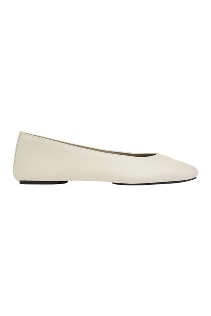 Low Scoop Ballet Flat — packshot