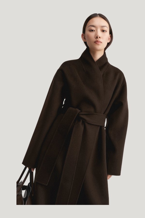 Mara Doublé Coat, — model side