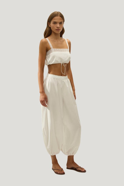 Maratea Pant Ixora Lace — model side