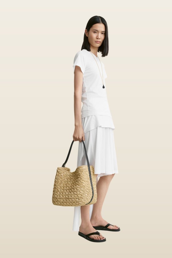 Medium belted paper raffia tote natural — model back