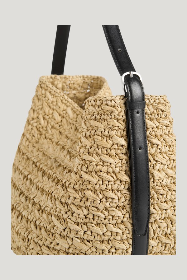 Medium belted paper raffia tote natural — model side