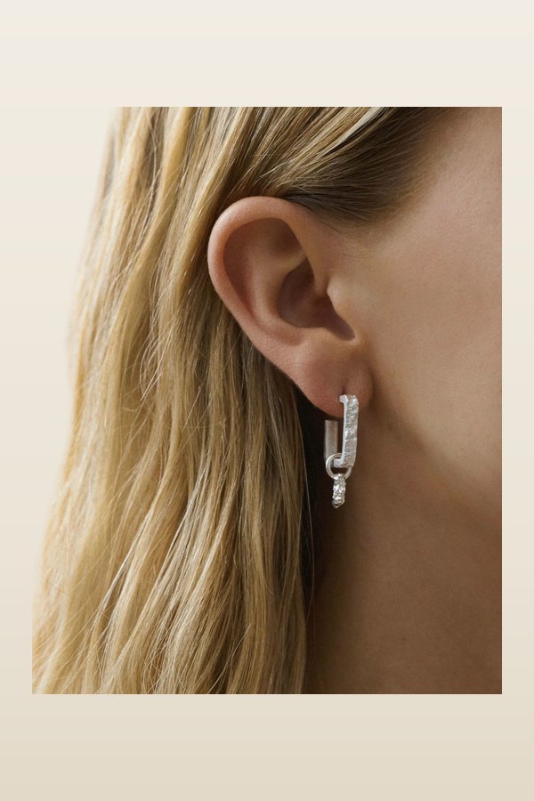 Medium Structura Hoop — model back