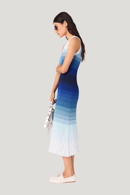 Ombré knit maxi dress — model side