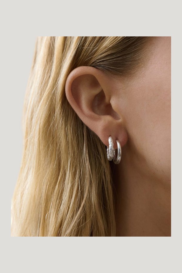 Mid Hoop Silver — model front