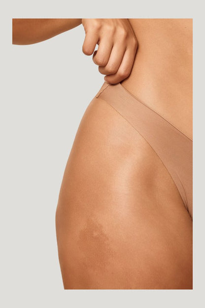 Monday Invisible Thong 3 Pack — model side
