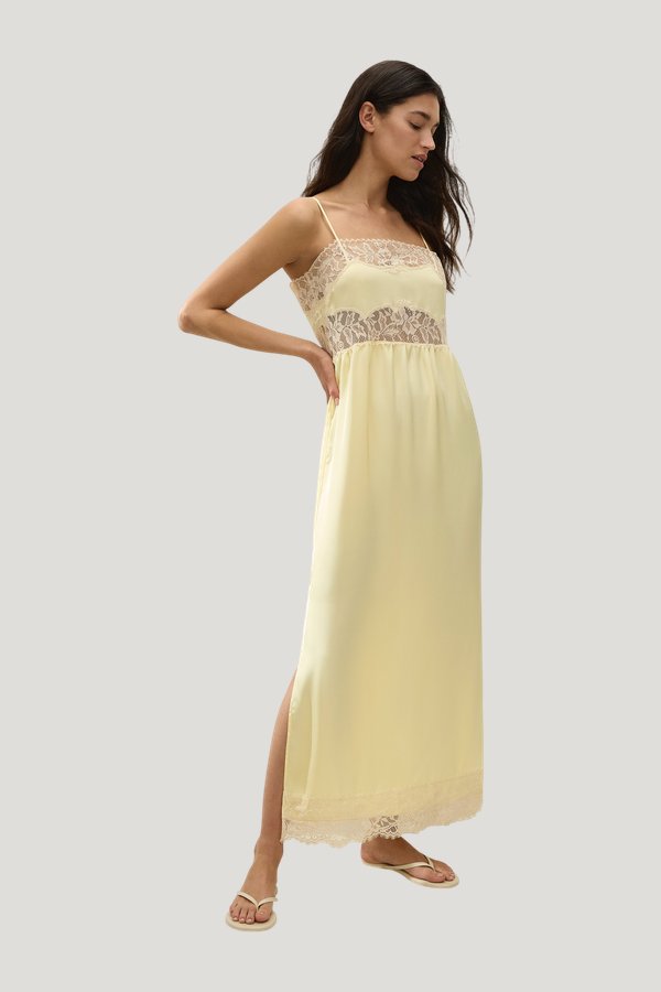 Morris Midi Dress Lucia Lace — model side