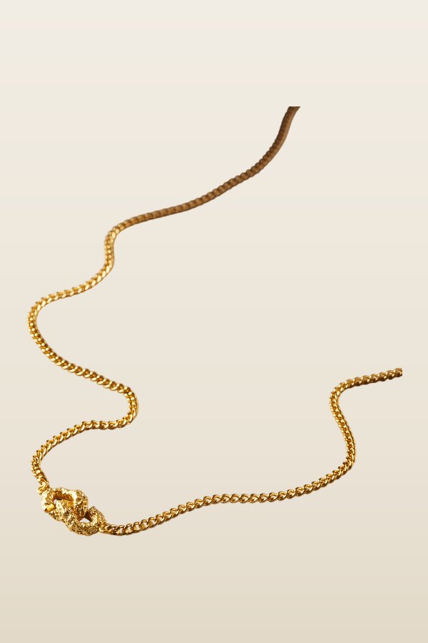 Neat Necklace Gold — model back