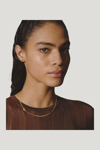 Neat Necklace Gold — model front