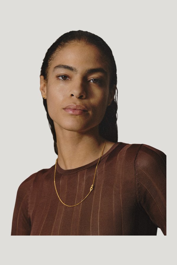Neat Necklace Gold — model side