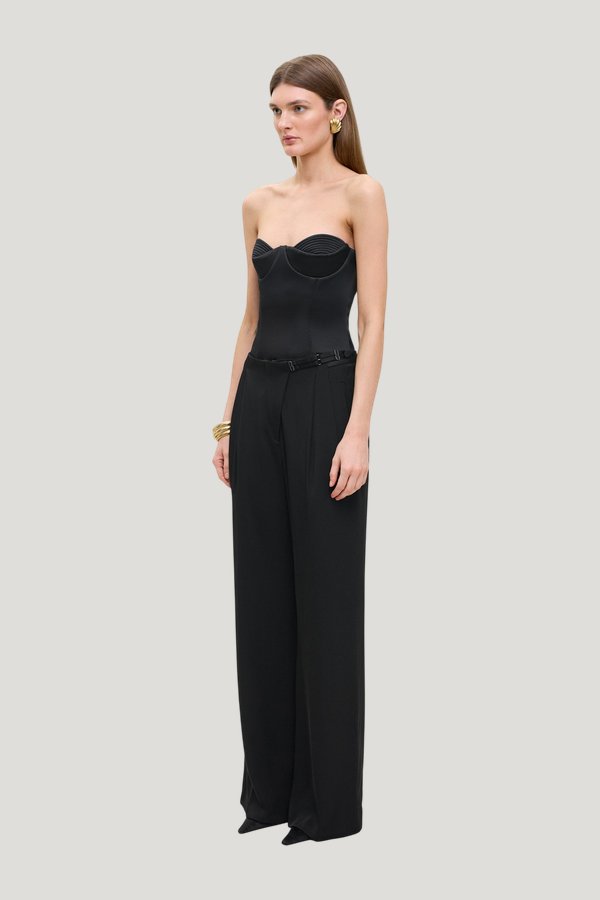 Noemie pants — model side