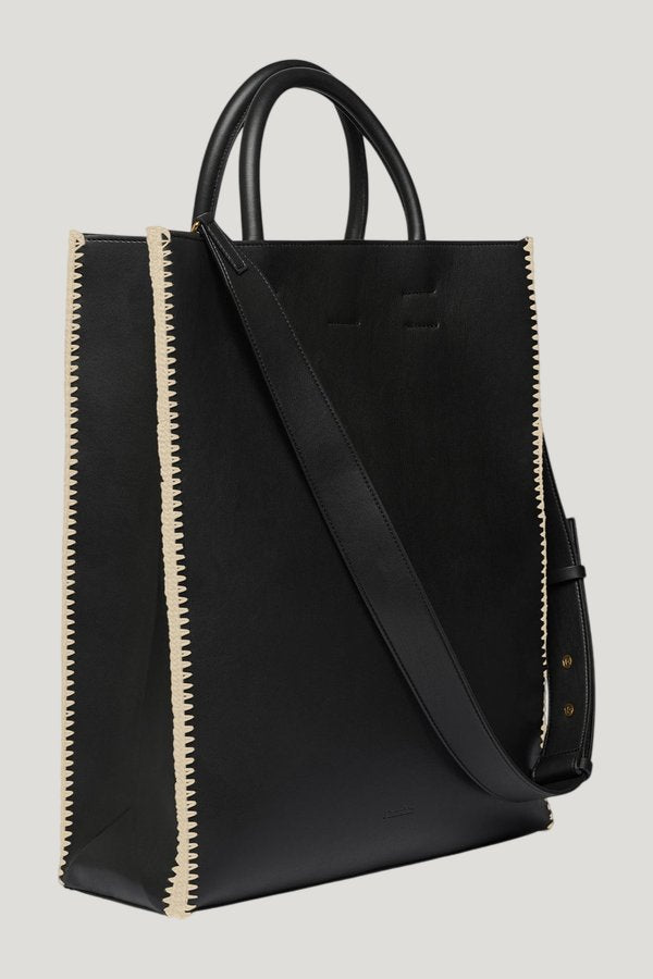 The Compass Tote - Crochet tote bag - Black/Creme — model front