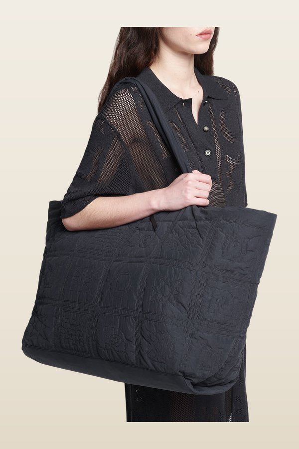 Symbol - Quilted tote bag — model back