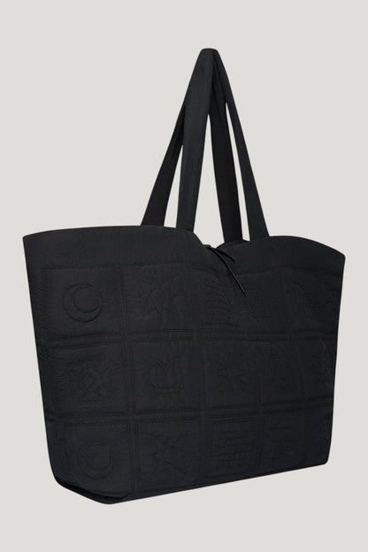 Symbol - Quilted tote bag — model side