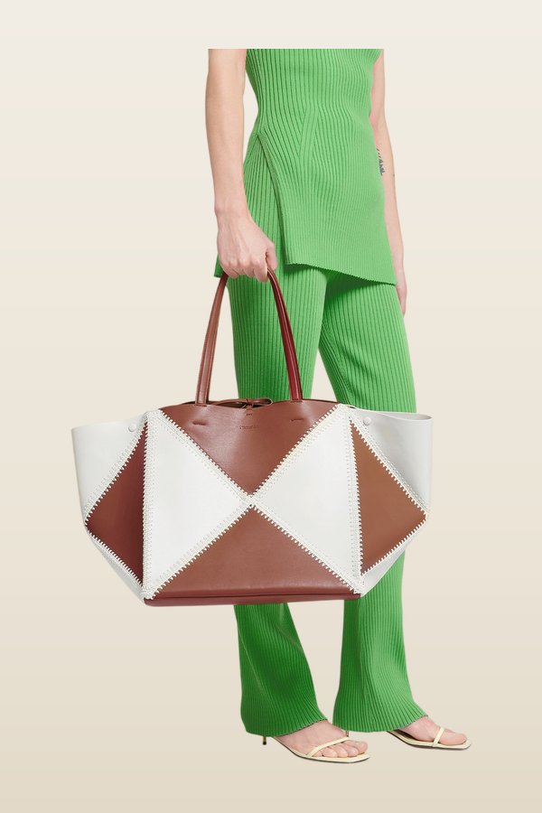 Origami Tote Large - Alt-Nappa crochet tote - Off White/Tan/Crème — model back