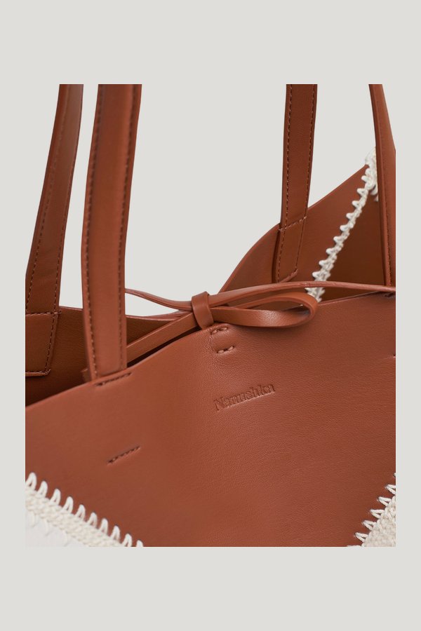 Origami Tote Large - Alt-Nappa crochet tote - Off White/Tan/Crème — model front