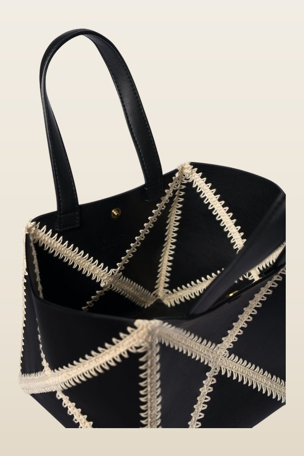 Origami Tote Mini - Alt-Nappa crochet tote - Black/Crème — model back