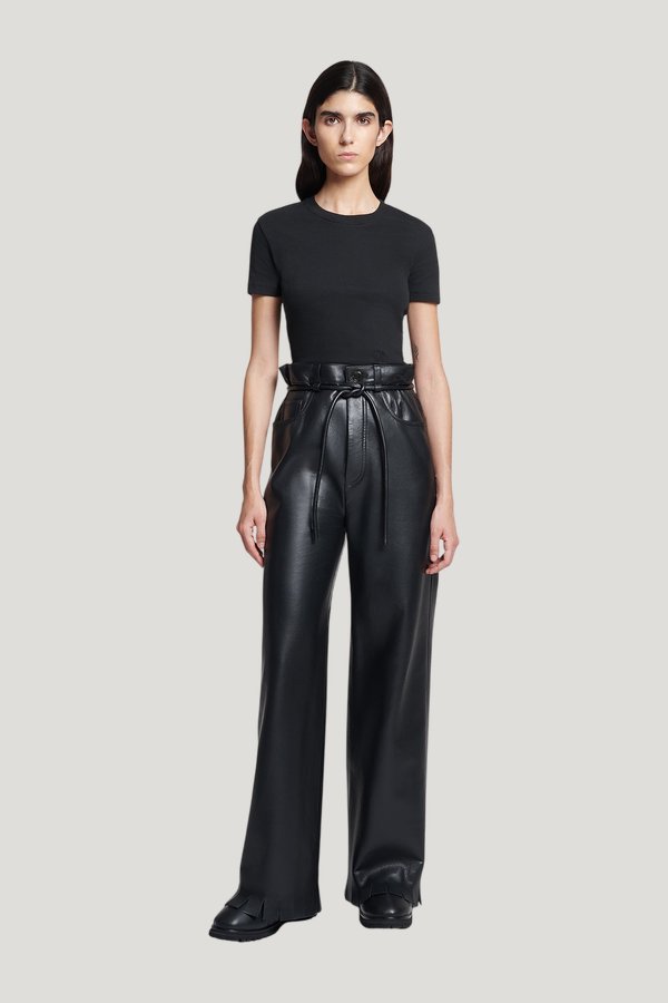 Axton - Cropped t-shirt — model front