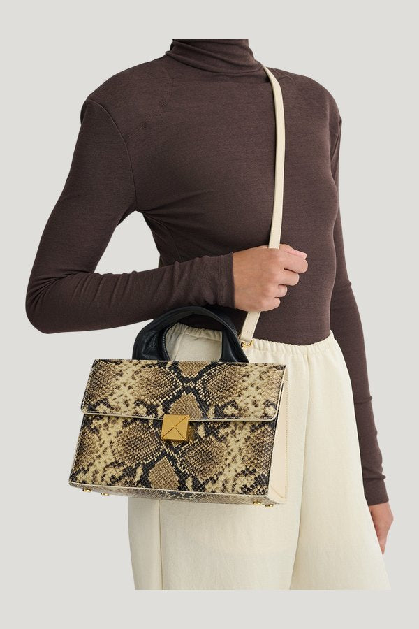 Sandi Lock - Embossed leather bag - Snake — model side