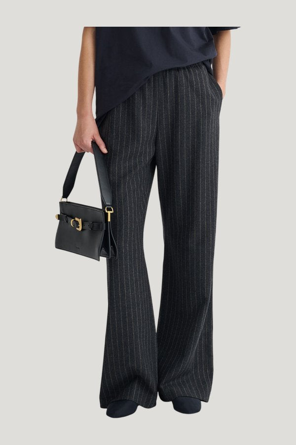 Arvenn - Pants — model side